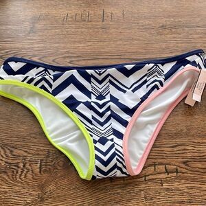 Victoria’s Secret Classic Hipster Swim Bottoms. Geometric Print. Size Large. NWT